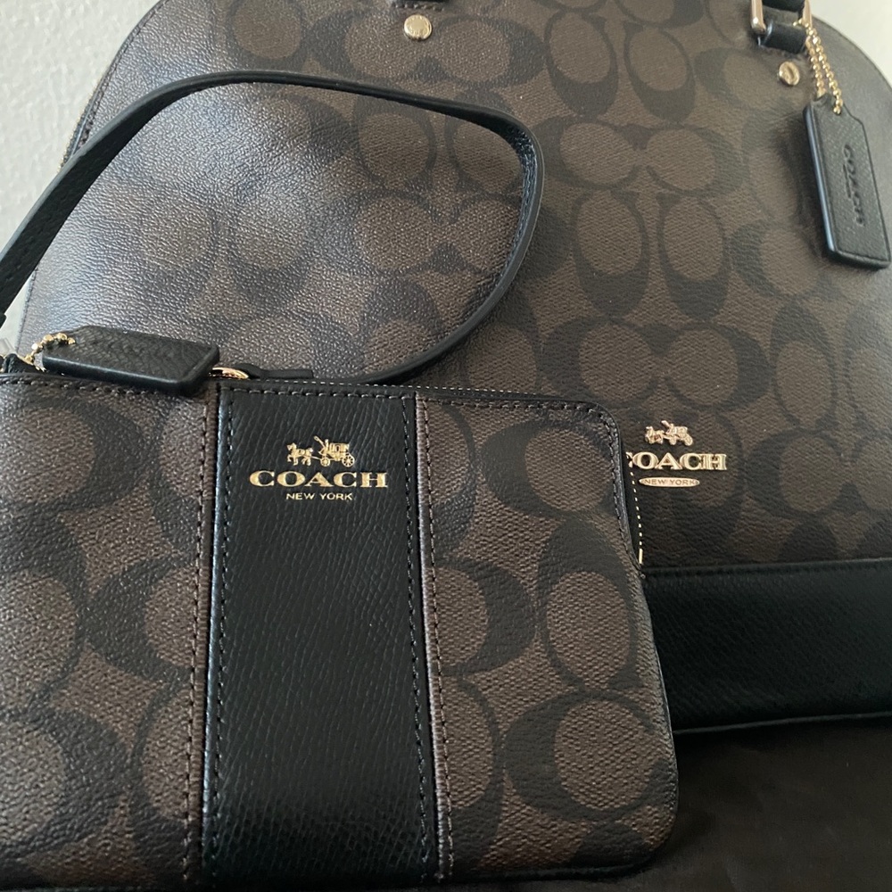 COACH SIERRA SATCHEL SIGNATURE ZIP WRISTLET NWT